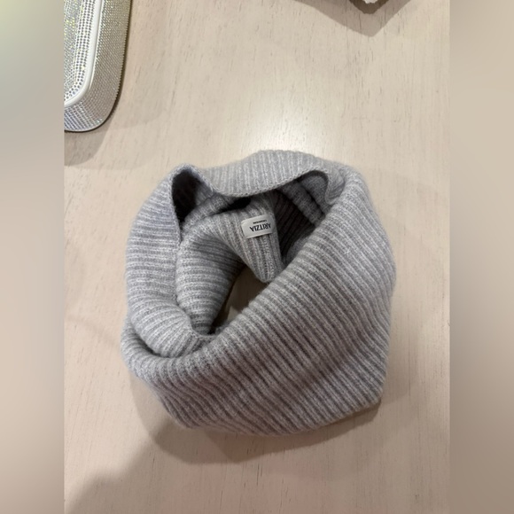 Aritzia Cashmere Rib Neck Warmer in Heather Chrome - Picture 2 of 3